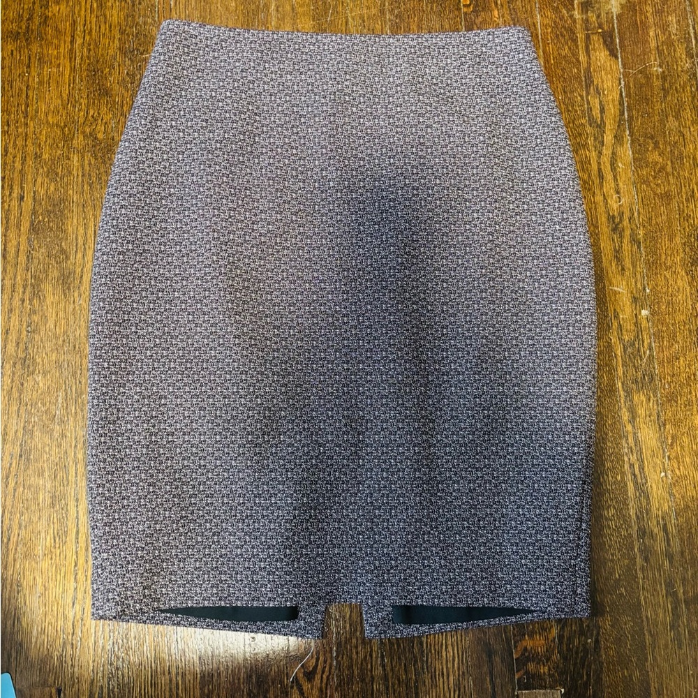 EXPRESS, NWT Classic Textured Pencil Skirt - White and Black, Size 6